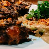 Томленые бычьи хвосты со стейком из молодой капустыв Ярды Superbar