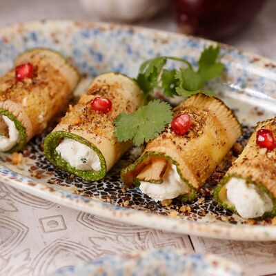 Рулетики из цукини в Аджика по цене 500 ₽