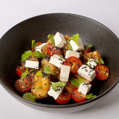 Салат с хрустящими баклажанами в Мидийный дом по цене 740 ₽