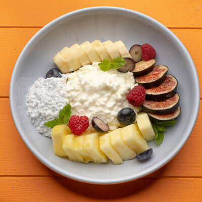 Домашний творог, чиа пудинг и ягоды в Сорренто by Novikov по цене 850 ₽