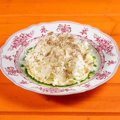 Карпаччо из цветной капусты и трюфельным кремом трюфель в Сорренто by Novikov по цене 600 ₽