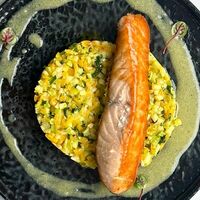 Лосось с овощами и апельсиновым соусом в Crystal