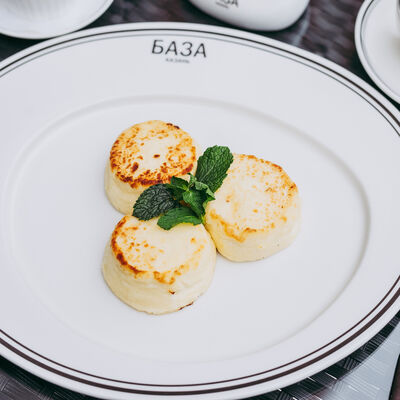 Сырники со сметаной в БАЗА по цене 290 ₽