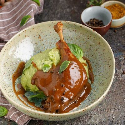 Утиная ножка с базиликовым пюре в Баклажан в ТЦ 