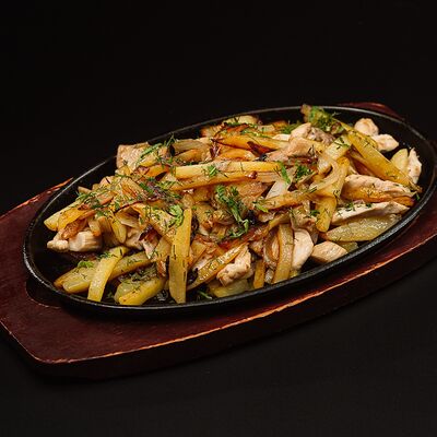 Жарёха с курицей в Harats Pub по цене 644 ₽