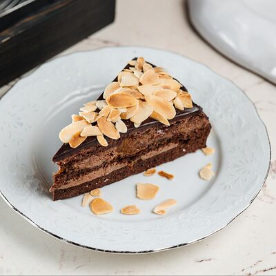 Захер - шоколадный торт в Just Bar & Kitchen по цене 500 ₽