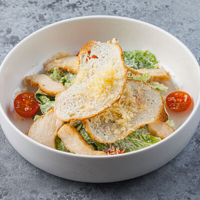 Цезарь с курицей в Terra&Mare по цене 490 ₽