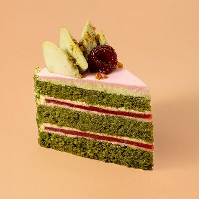 Торт Фисташковый с малиной порция в Кулинария Патрик & Мари по цене 462 ₽