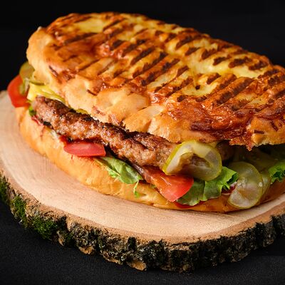 Биг бургер Дёнер куриныйв Ауфчик по цене 890 ₽