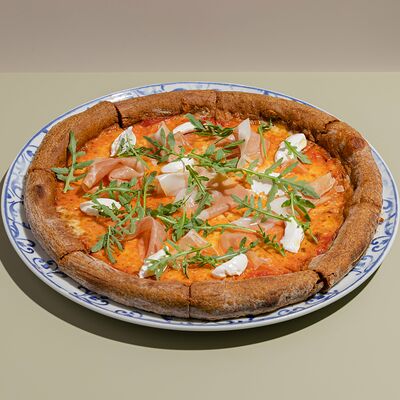 Ржаная пицца с пармой и козьим сыром в Italy по цене 2070 ₽