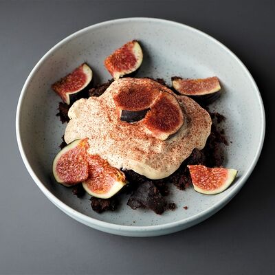 Сметанник с вишней и инжиром в Пицца 22 сантиметра по цене 550 ₽