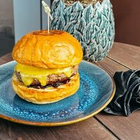 Вишневый бургер Бордо в Bordo Burger