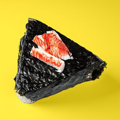 Онигири с крабом в Про 100 суши по цене 275 ₽