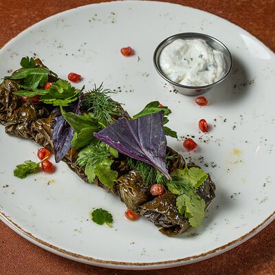 Долма в Хачапури и Вино по цене 566 ₽