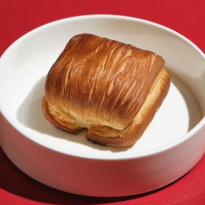 Пирожок с айвой и кремом Ваниль-бурбон в Special по цене 370 ₽