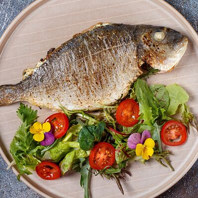 Дорадо с фермерским сыром и шпинатом в Макароны по цене 1350 ₽