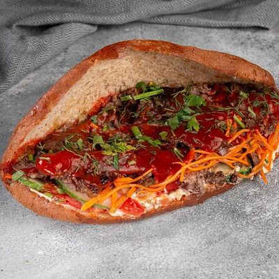 Донер Ржаной с говядиной в КОМБИНАТ шаурма и стритфуд по цене 398 ₽