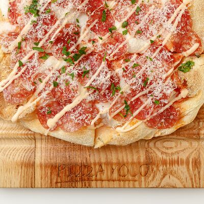 Каталонская колбаса, зрелые сыры и fish-соус в Pizzayolo по цене 725 ₽