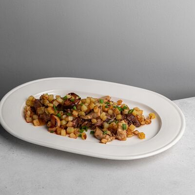 Телятина с белыми грибами и картофелем в Великие по цене 1668 ₽