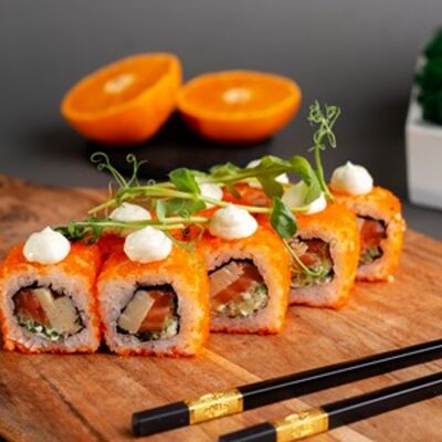 Калифорния с лососем в Sushirest по цене 439 ₽