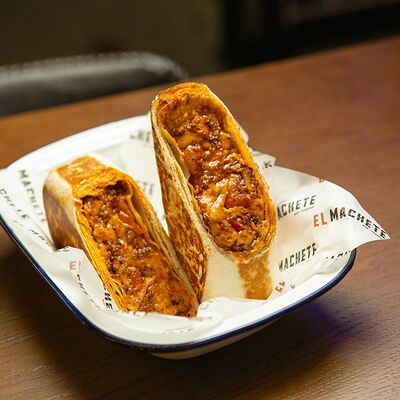 Буррито с говядиной в El Machete по цене 680 ₽