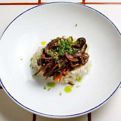 Скоблянка из кукумарии с томленым рисомв Rakushka по цене 1300 ₽