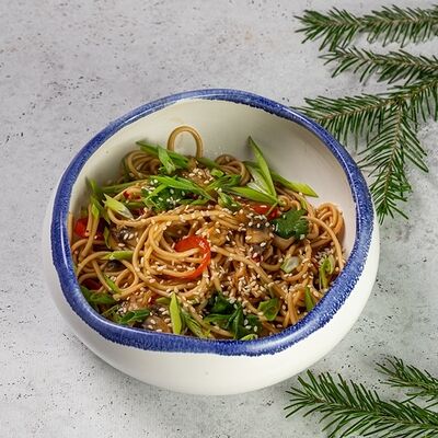 Удон пшеничный с овощами в Чайка по цене 370 ₽