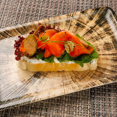 Брускетта с лососем в YUMMY по цене 470 ₽