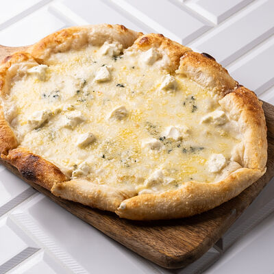 Пицца Четыре сыра в BBQ Bar по цене 900 ₽