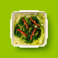 Салат Чука в ореховом соусе в WOK&GO