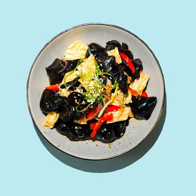 Черные древесные грибы с овощами в CRGO по цене 410 ₽