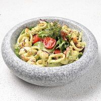 Теплый салат с морепродуктами в Pasta Uno