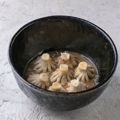 Мини-хинкали с говядиной в перечном соусе в ODA по цене 885 ₽