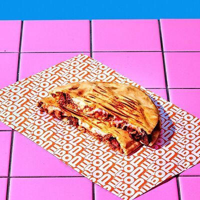 Пита с рваной свининой в Борщ по цене 700 ₽