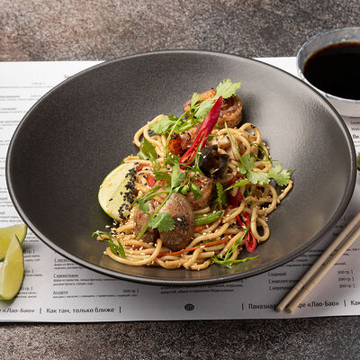 Лапша с овощами и морепродуктами в Tasty box по цене 600