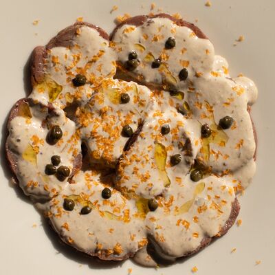 Телятина с айоли из тунца и анчоуса с сыром манчего в Padron по цене 1630 ₽