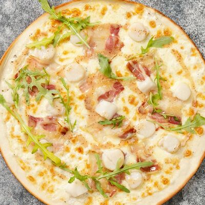 С гребешком и беконом в Pizzahouse по цене 580 ₽