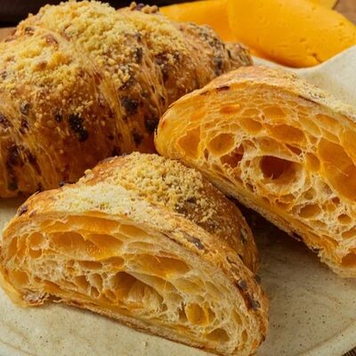Круассан с сыром в Уголок по цене 450 ₽