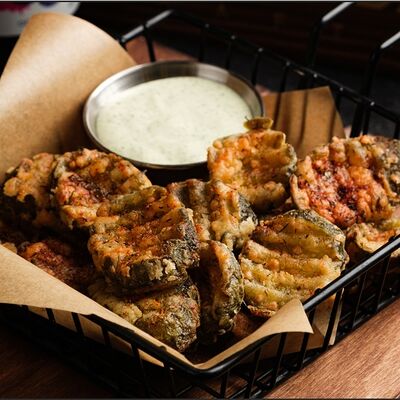 Хрустящие огурчики Пиклс в Крафт & Бургер по цене 380 ₽