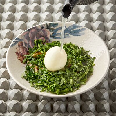 Суп со шпинатом, цыплёнком, жаренным на углях, и яйцом в KITCHEN по цене 510 ₽