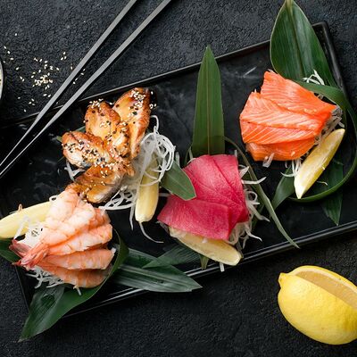 Сашими с лососем в Welcome по цене 600 ₽
