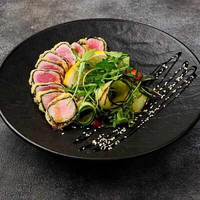 Салат с тунцом в Sushi & More по цене 560 ₽