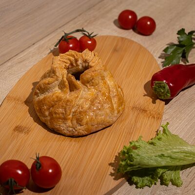 Жюльен с курицей и грибами в Плюшка ватрушка по цене 160 ₽