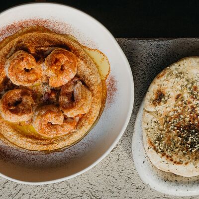 Хумус с томатами и креветками в Lele Kitchen & Wine по цене 950 ₽