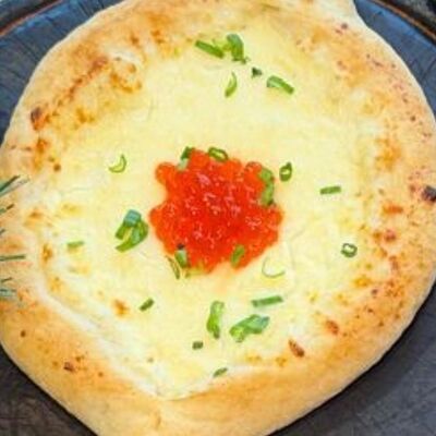 Хачапури по-аджарски с красной икройв Кинто по цене 1010 ₽