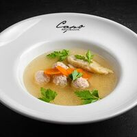 Суп с фермерским цыпленком и домашней лапшой в Capo Ristorante