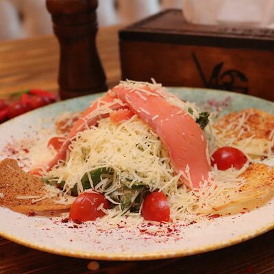 Цезарь с семгой в Vagr по цене 490 ₽