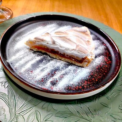 Торт мандариновый с меренгой в La Vida loca по цене 350 ₽