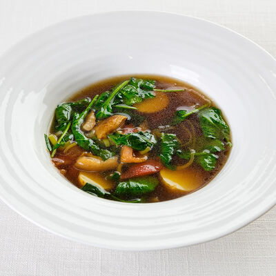 Суп из грибов по-домашнему со шпинатом в Gallery to go по цене 950 ₽