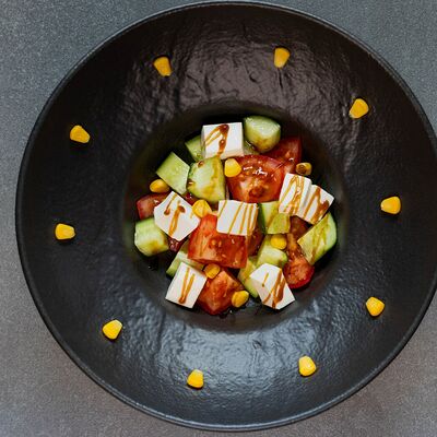 Салат Овощной с фетой в Чебуреки Манты по цене 220 ₽